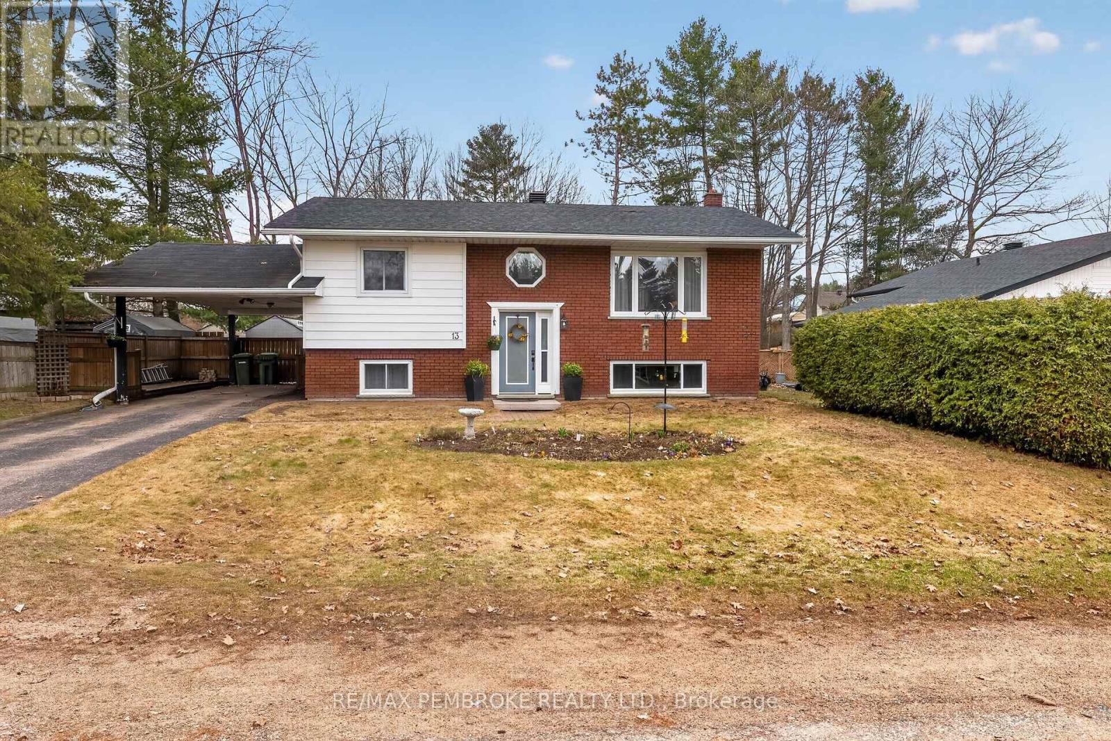 13 POINT CRESCENT, Petawawa, Ontario