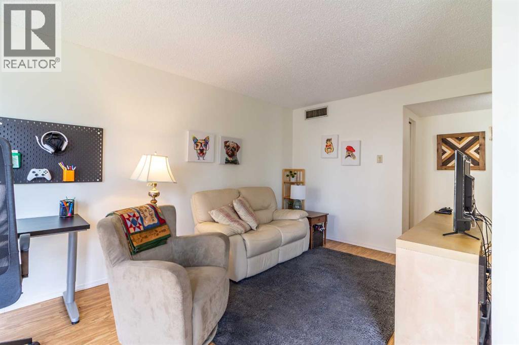 110, 65 Temple Blvd W, Lethbridge, Alberta  T1K 5M2 - Photo 3 - A2304898