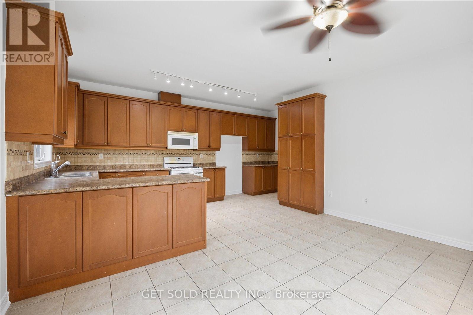 16 Deerchase Road, Brampton, Ontario  L6P 2L4 - Photo 17 - W13041140