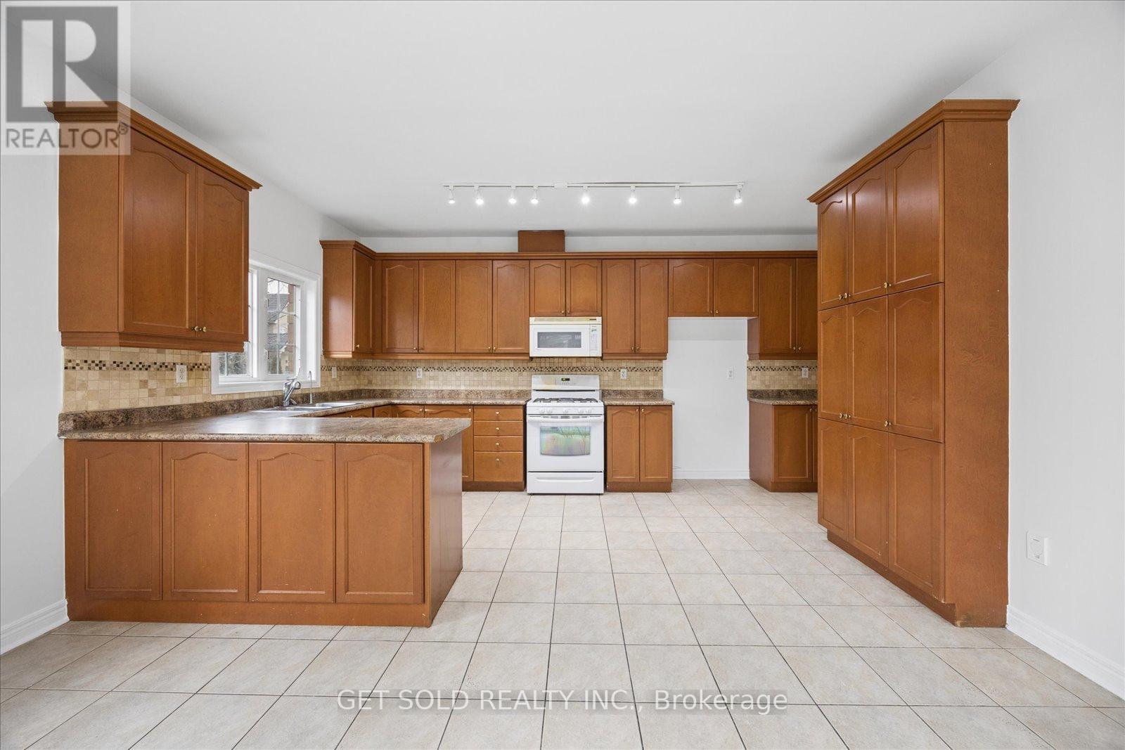 16 Deerchase Road, Brampton, Ontario  L6P 2L4 - Photo 18 - W13041140