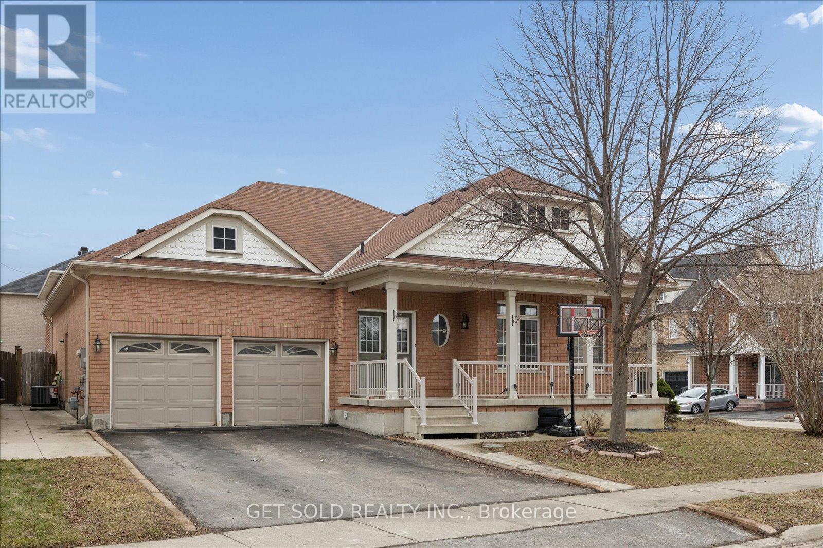 16 Deerchase Road, Brampton, Ontario  L6P 2L4 - Photo 2 - W13041140