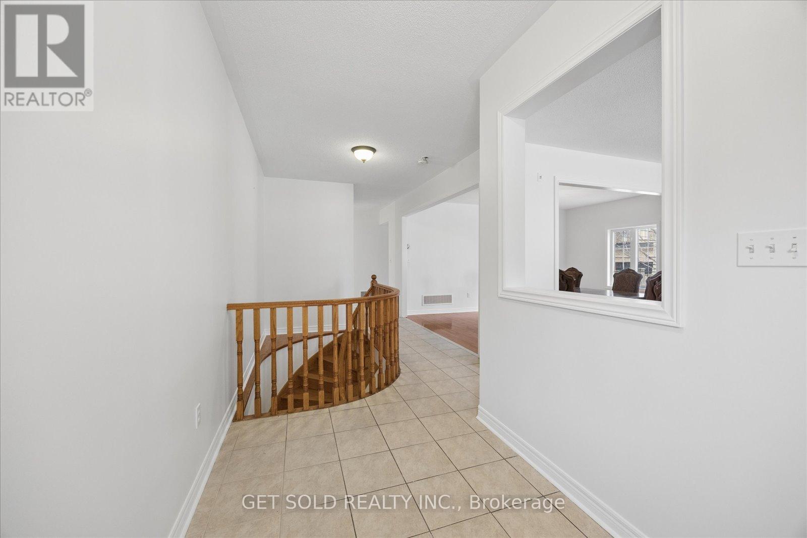 16 Deerchase Road, Brampton, Ontario  L6P 2L4 - Photo 8 - W13041140