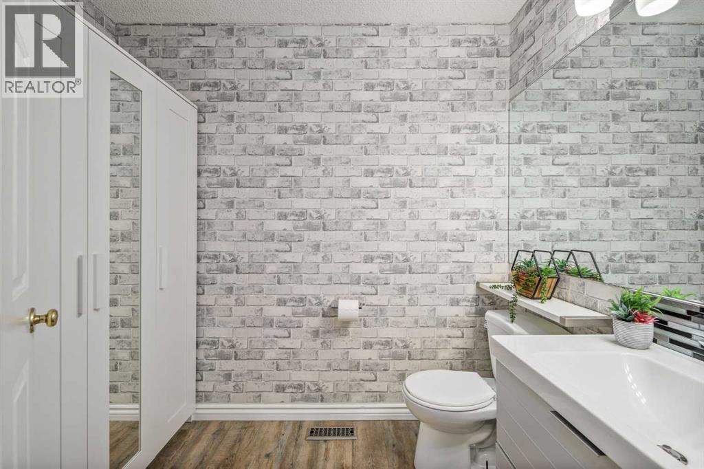 220 Douglas Glen Bay Se, Calgary, Alberta  T2Z 2M9 - Photo 14 - A2297250