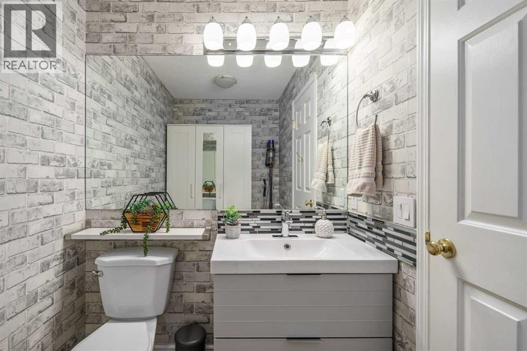 220 Douglas Glen Bay Se, Calgary, Alberta  T2Z 2M9 - Photo 15 - A2297250