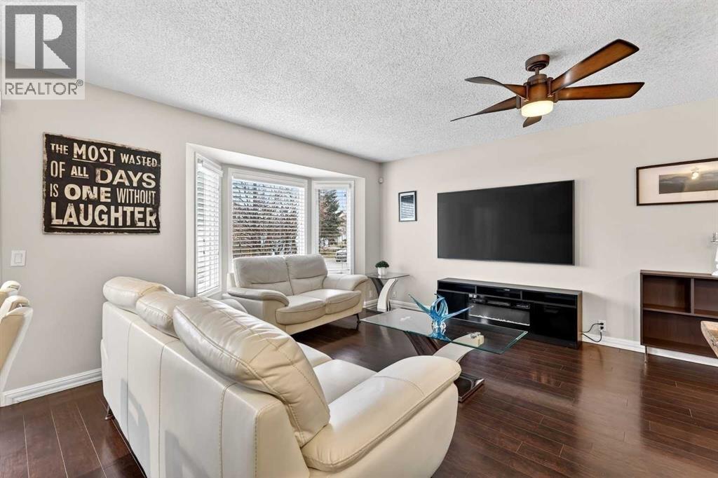 111 Sanderling Rise Nw, Calgary, Alberta  T3K 3B4 - Photo 6 - A2299200