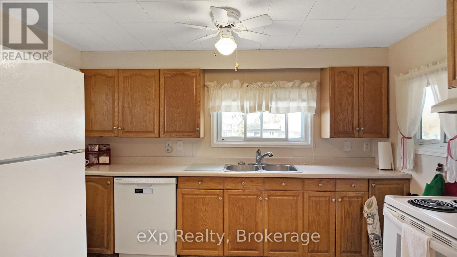 9 Dove Road, Brockton, Ontario  N0G 2V0 - Photo 8 - X12954524