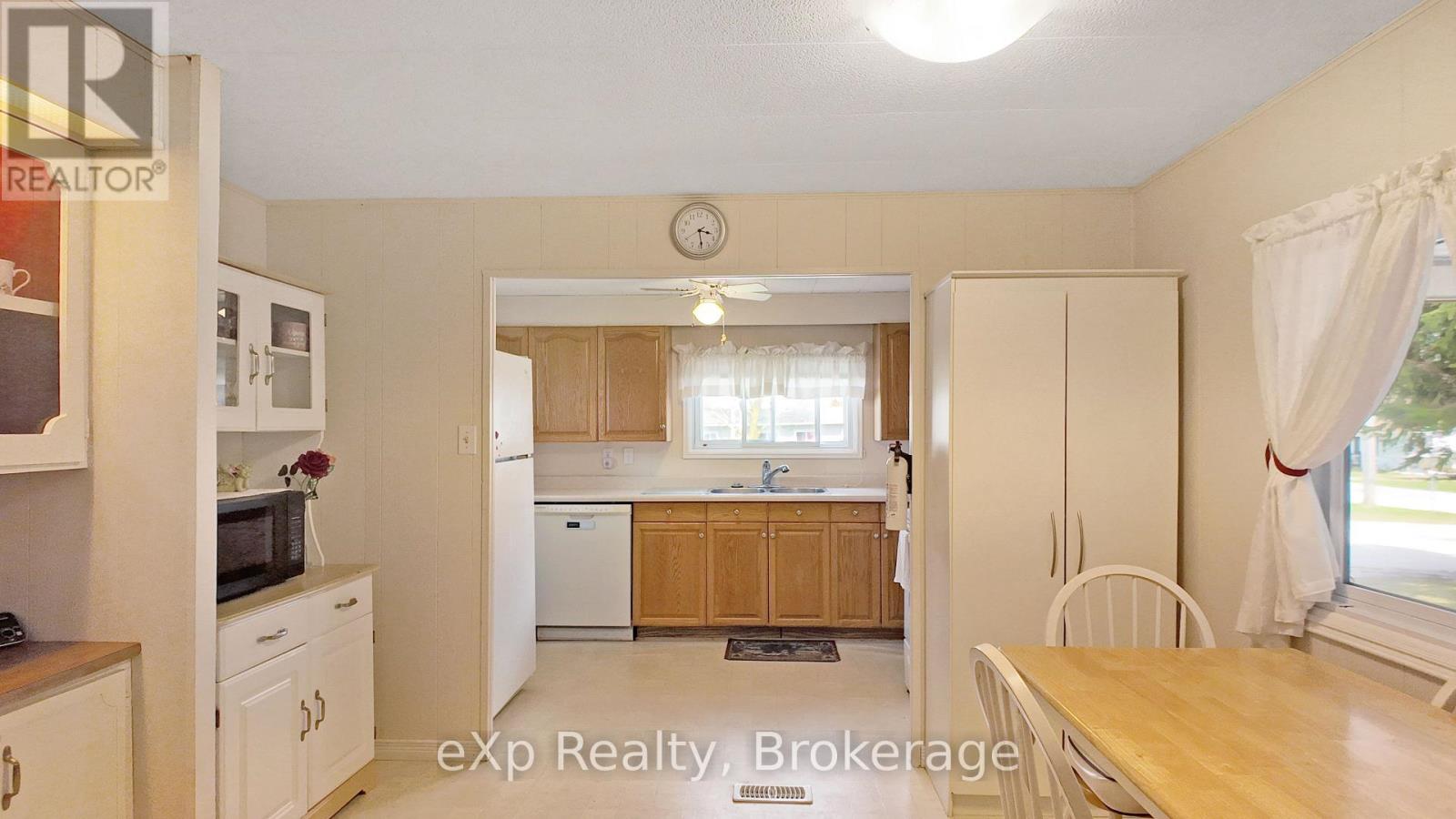 9 Dove Road, Brockton, Ontario  N0G 2V0 - Photo 7 - X12954524