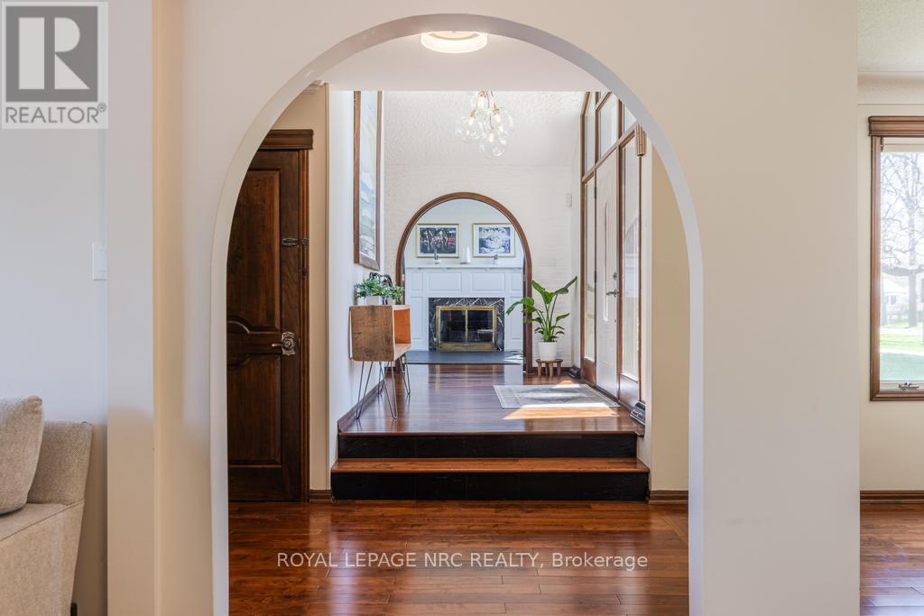 4 Maplewood Drive, St. Catharines, Ontario  L2M 3P1 - Photo 4 - X13041054