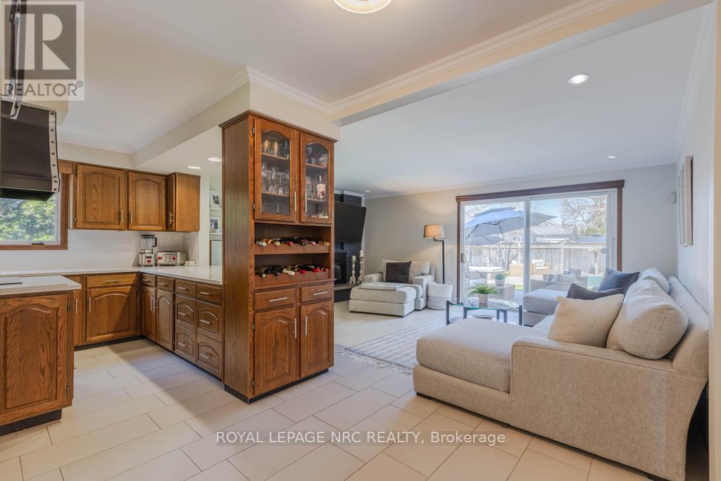 4 Maplewood Drive, St. Catharines, Ontario  L2M 3P1 - Photo 9 - X13041054