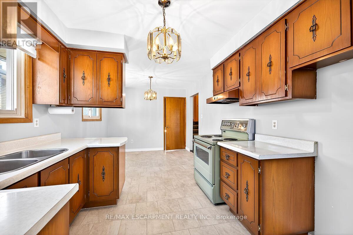 35 Rangeview Court, Hamilton, Ontario  L8W 1J5 - Photo 11 - X13041058