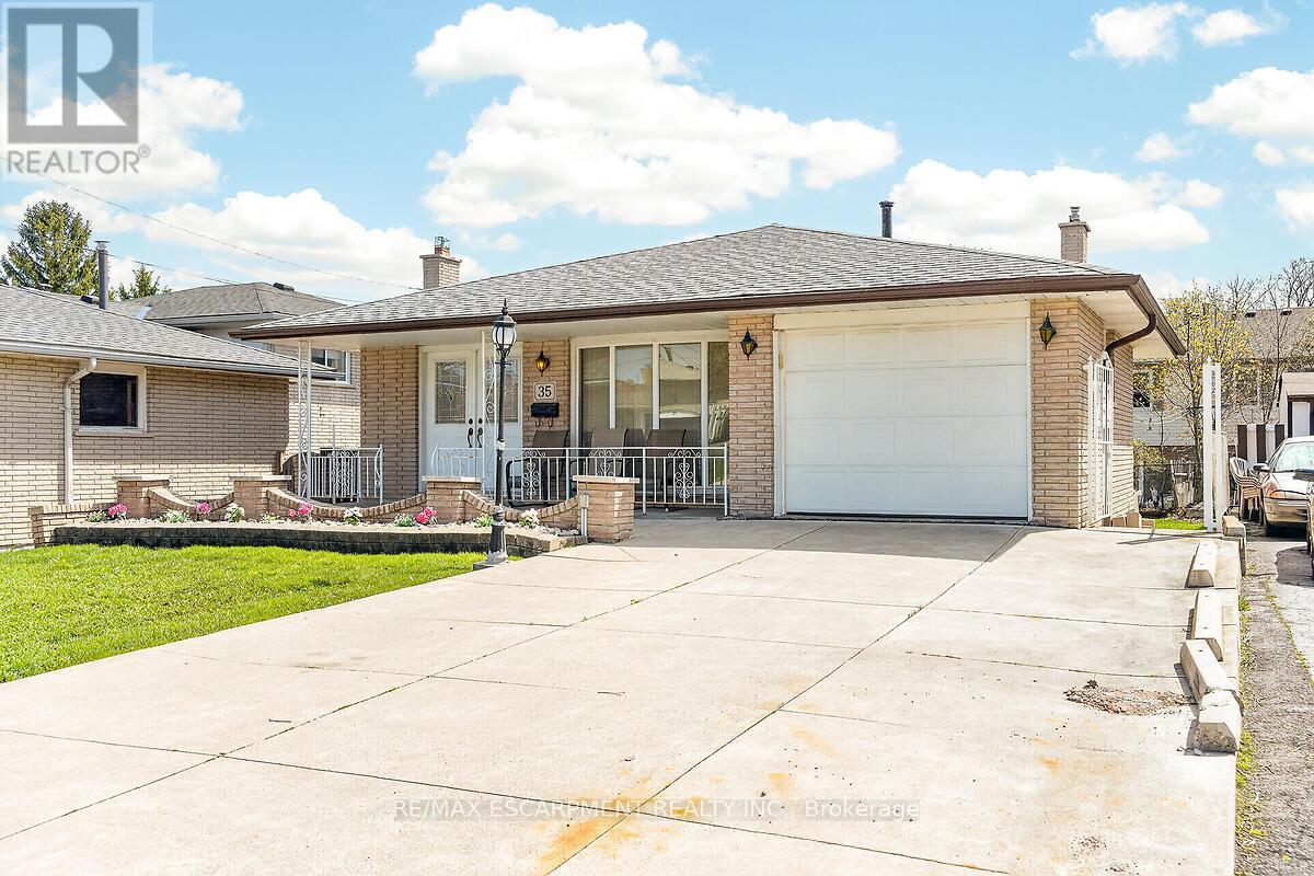 35 Rangeview Court, Hamilton, Ontario  L8W 1J5 - Photo 2 - X13041058