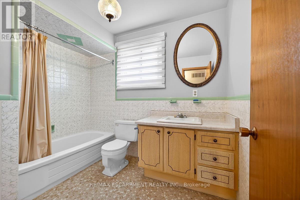 35 Rangeview Court, Hamilton, Ontario  L8W 1J5 - Photo 25 - X13041058