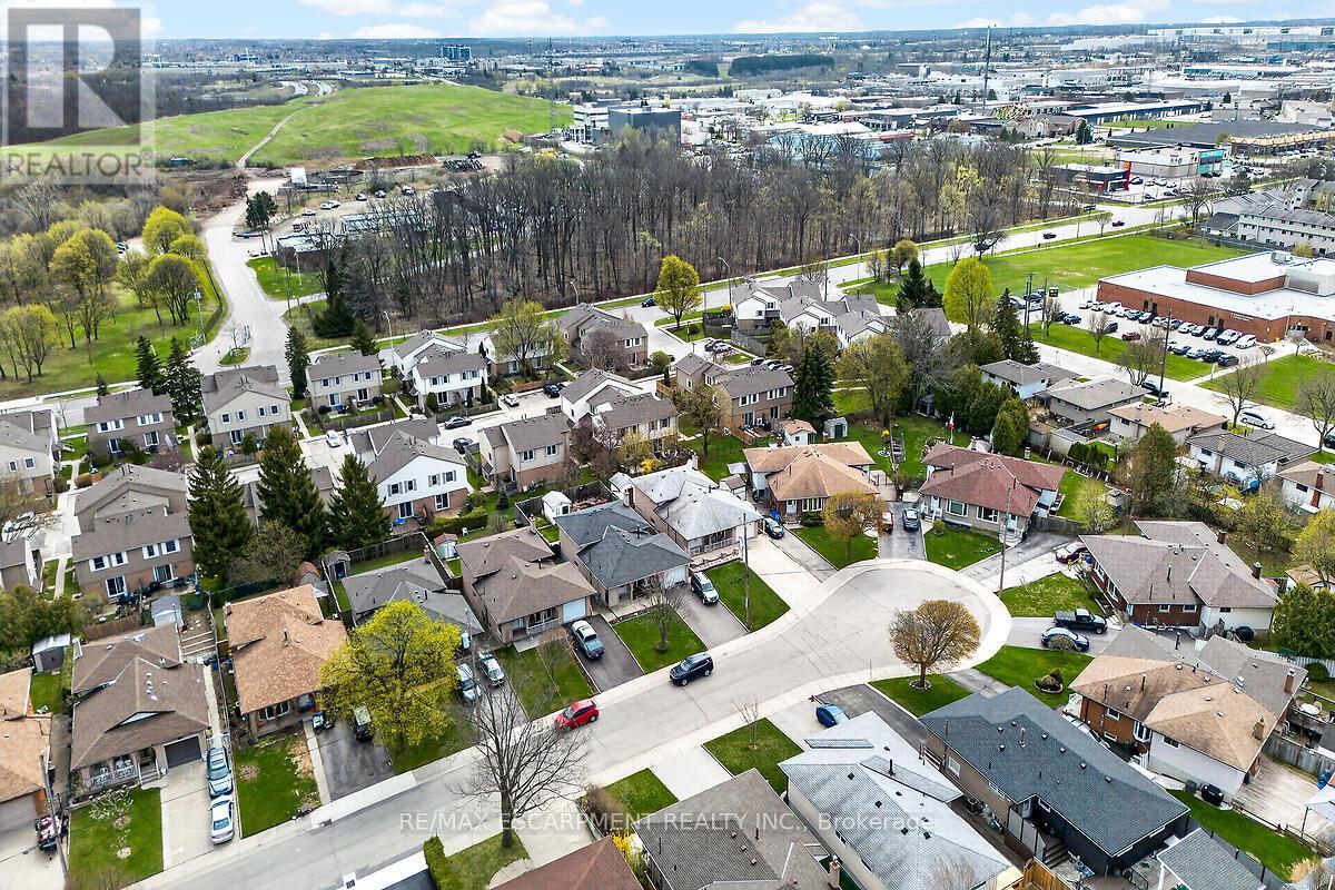 35 Rangeview Court, Hamilton, Ontario  L8W 1J5 - Photo 3 - X13041058