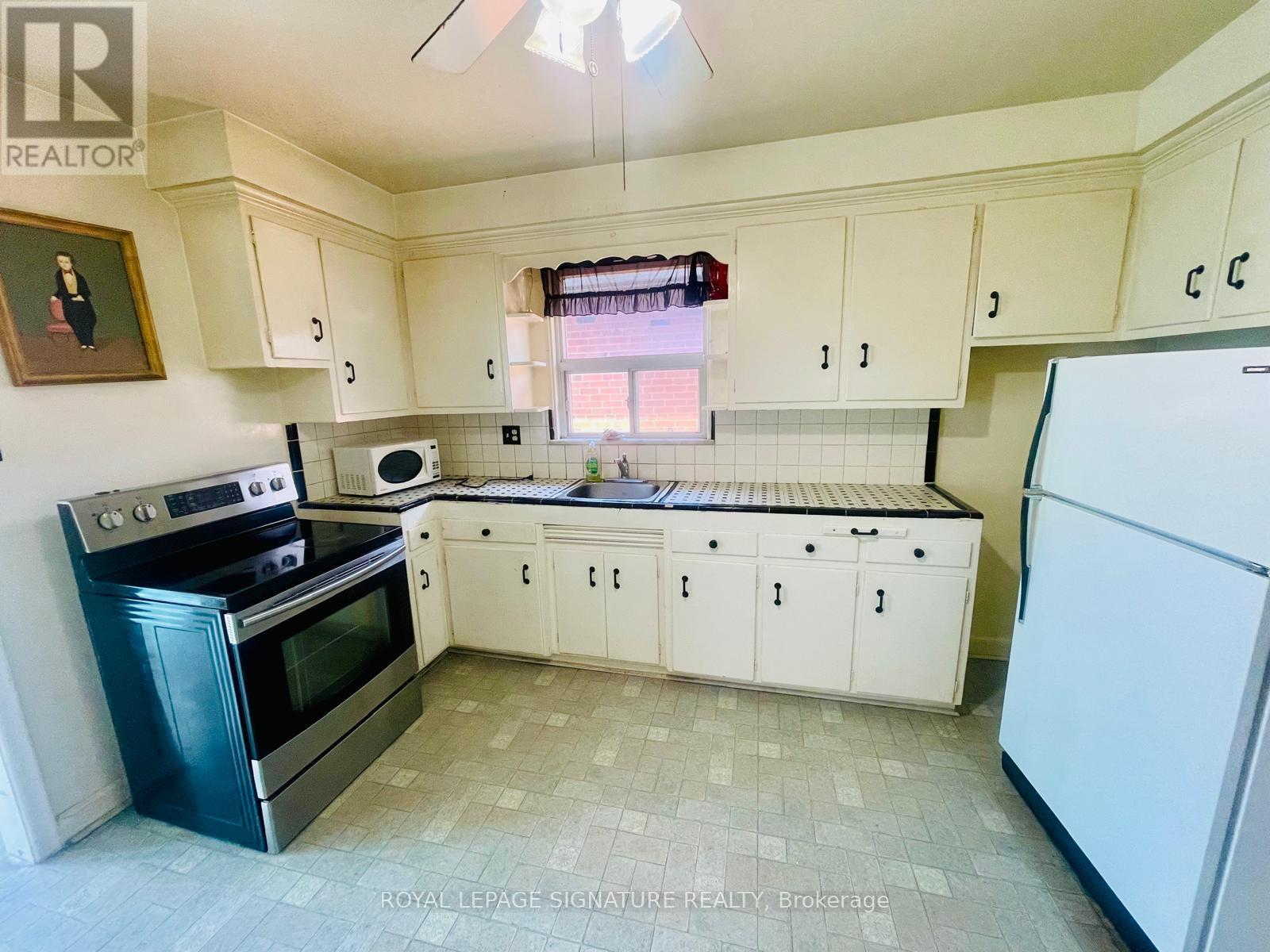 7 Placid Road, Toronto, Ontario  M8Z 4A3 - Photo 3 - W13038642