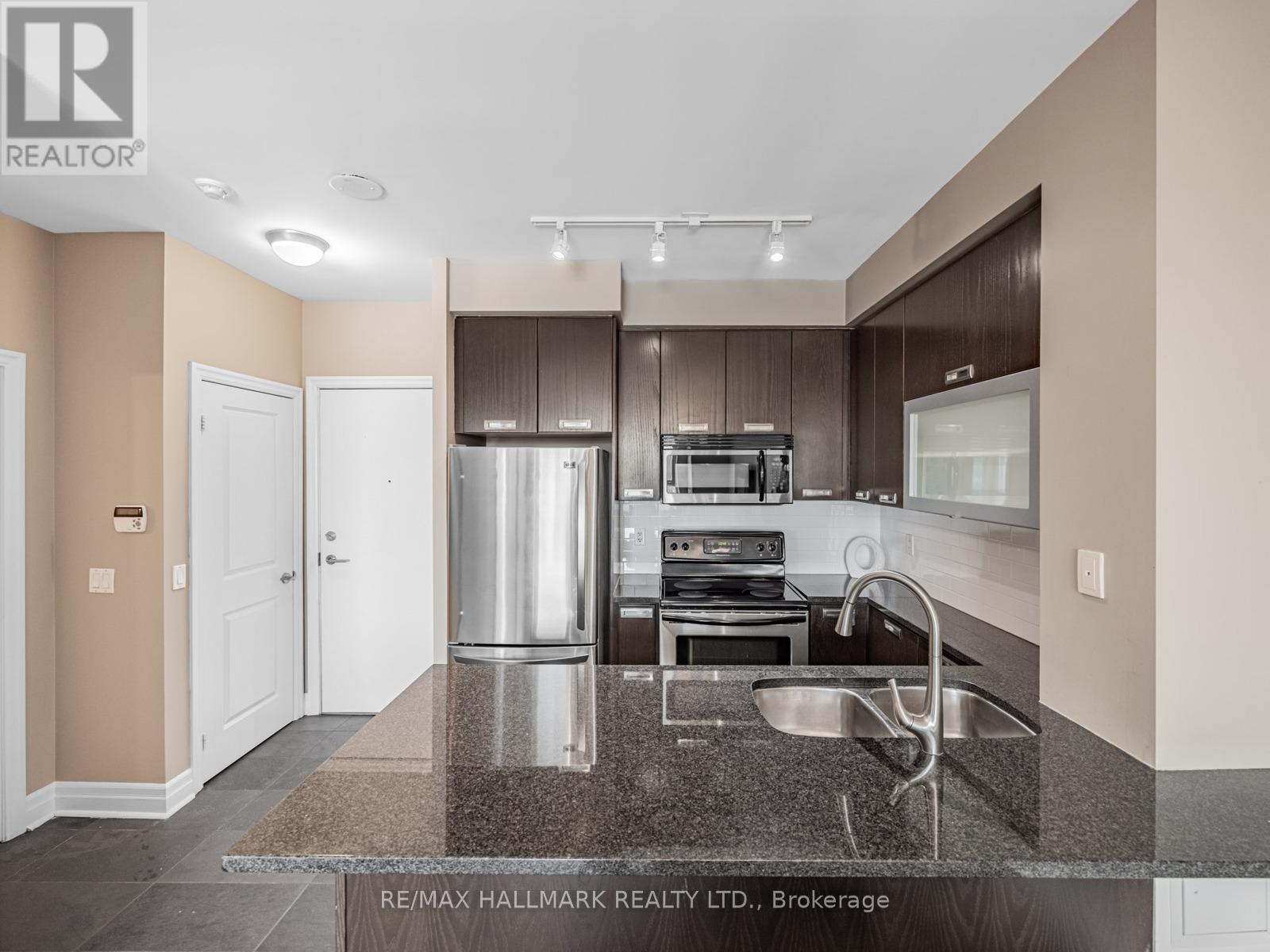 721 - 20 Gothic Avenue, Toronto, Ontario  M6P 1T5 - Photo 8 - W12765992