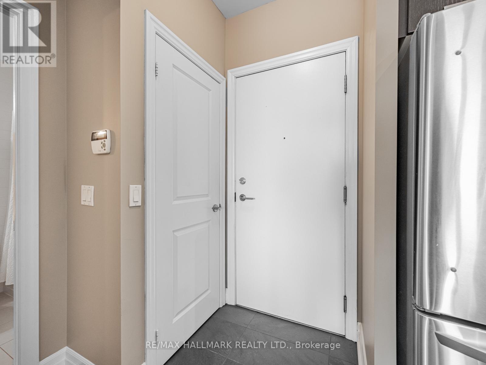 721 - 20 Gothic Avenue, Toronto, Ontario  M6P 1T5 - Photo 5 - W12765992