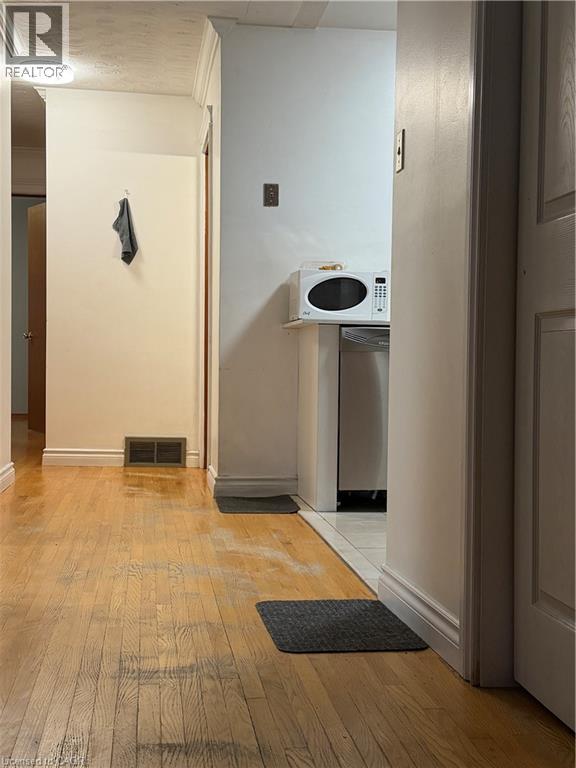 10 Fairington Crescent Unit# Upper, Hamilton, Ontario  L8E 3N4 - Photo 4 - 40824000