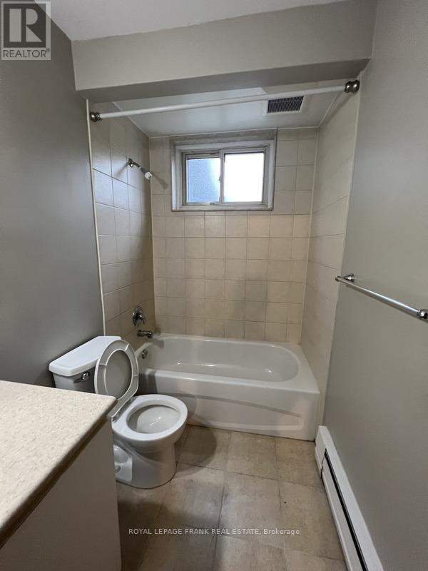 300 Athol Street, Whitby, Ontario  L1N 3Z4 - Photo 12 - E13041390