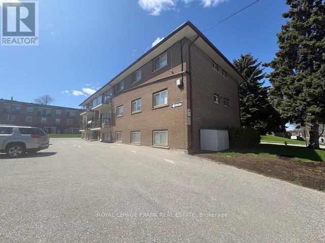 300 Athol Street, Whitby, Ontario  L1N 3Z4 - Photo 3 - E13041390