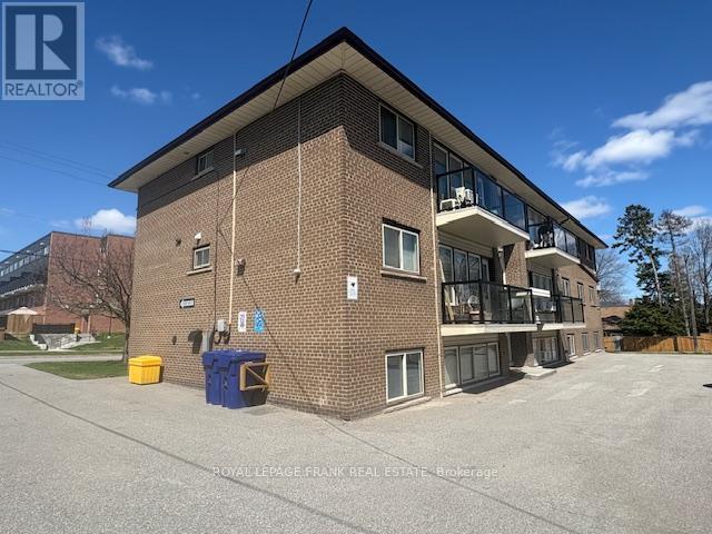 300 Athol Street, Whitby, Ontario  L1N 3Z4 - Photo 4 - E13041390