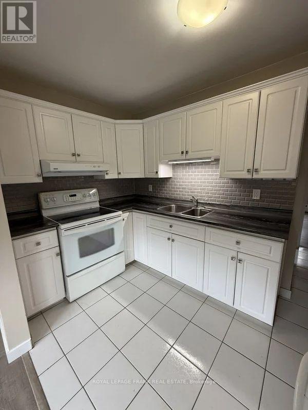 300 Athol Street, Whitby, Ontario  L1N 3Z4 - Photo 5 - E13041390