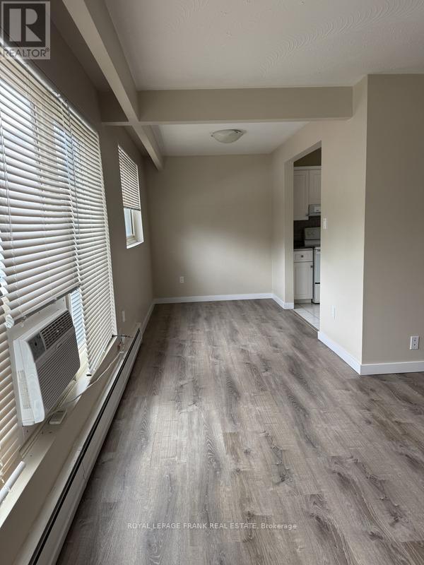 300 Athol Street, Whitby, Ontario  L1N 3Z4 - Photo 6 - E13041390