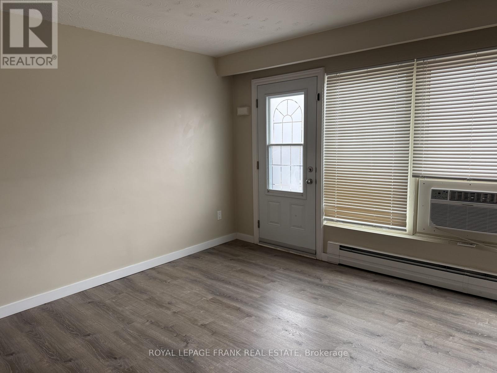 300 Athol Street, Whitby, Ontario  L1N 3Z4 - Photo 7 - E13041390