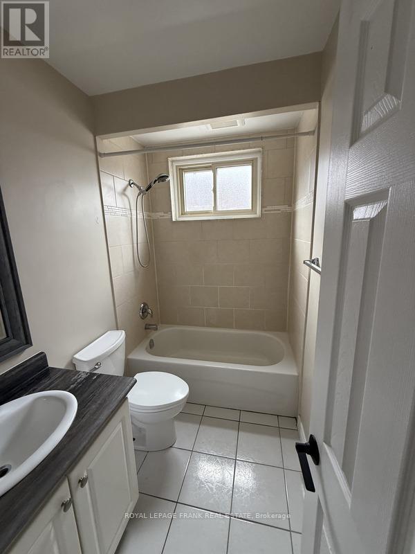 300 Athol Street, Whitby, Ontario  L1N 3Z4 - Photo 9 - E13041390