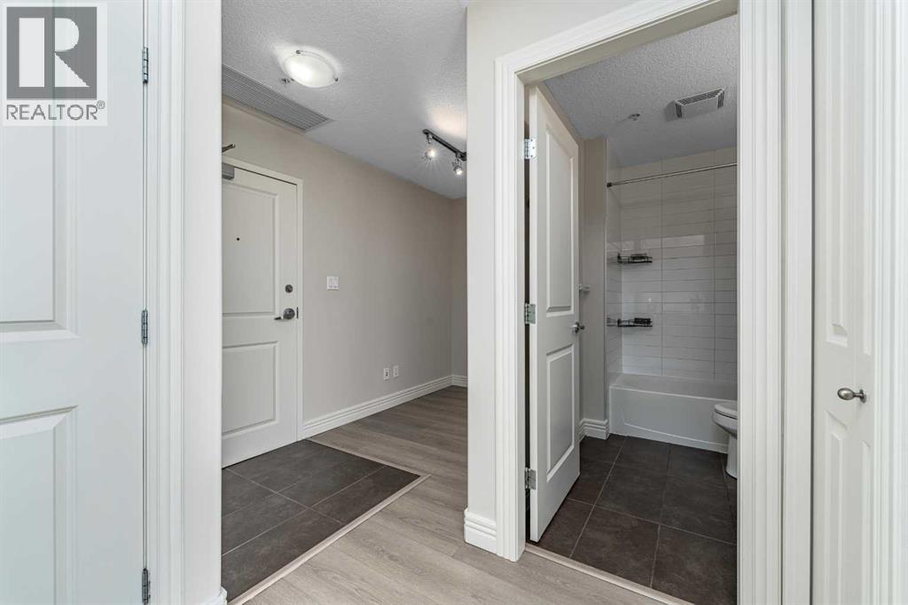 304, 55 Spruce Place Sw, Calgary, Alberta  T3C 3X5 - Photo 9 - A2297895