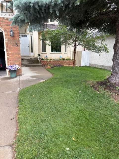 5 Woodmark Place Sw, Calgary, Alberta  T2W 6A2 - Photo 3 - A2304368
