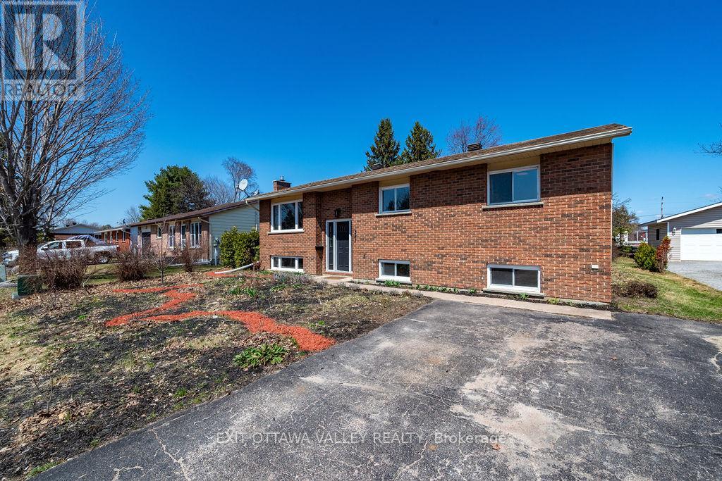 587 Alfred Street E, Pembroke, Ontario  K8A 8A2 - Photo 2 - X13041214