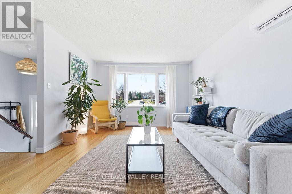 587 Alfred Street E, Pembroke, Ontario  K8A 8A2 - Photo 3 - X13041214