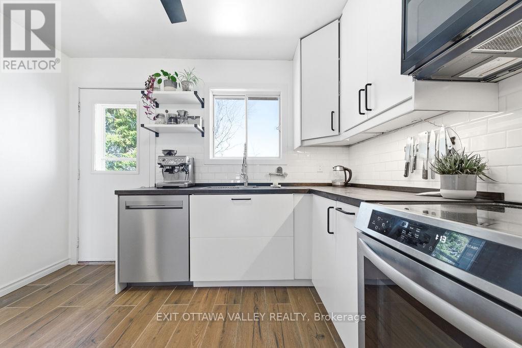 587 Alfred Street E, Pembroke, Ontario  K8A 8A2 - Photo 9 - X13041214