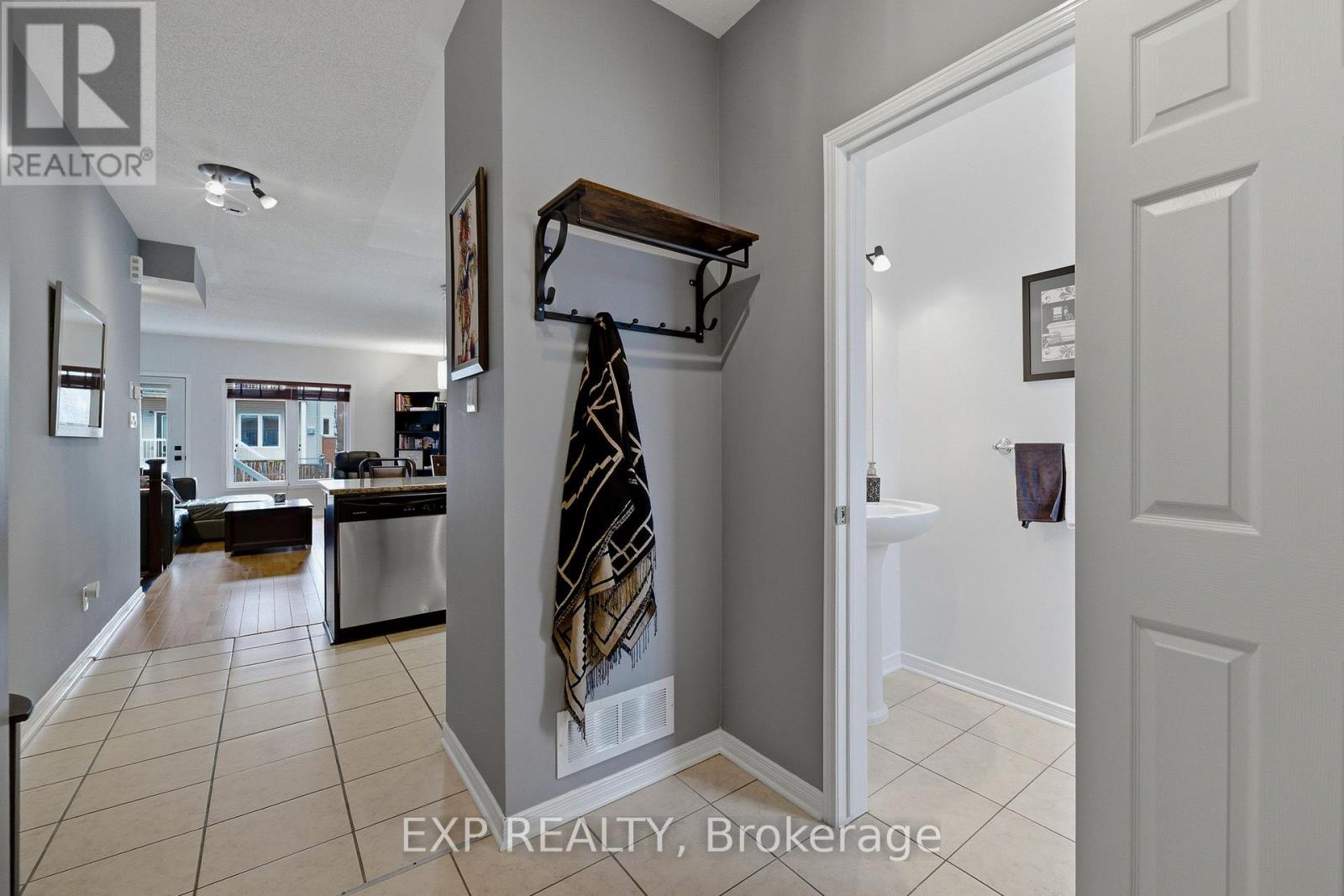 300 London Terrace, Ottawa, Ontario  K1K 2W2 - Photo 2 - X13041470