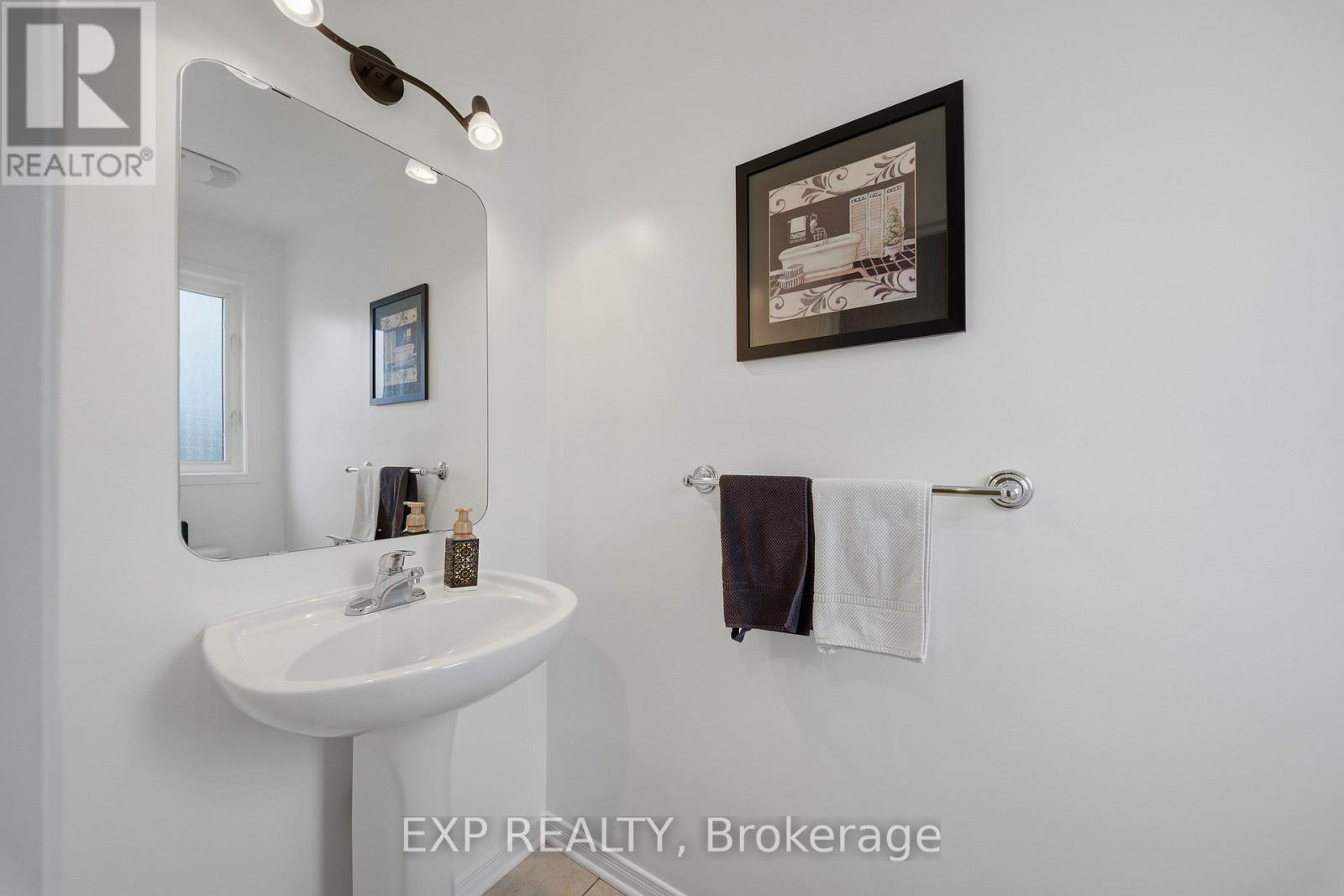 300 London Terrace, Ottawa, Ontario  K1K 2W2 - Photo 3 - X13041470