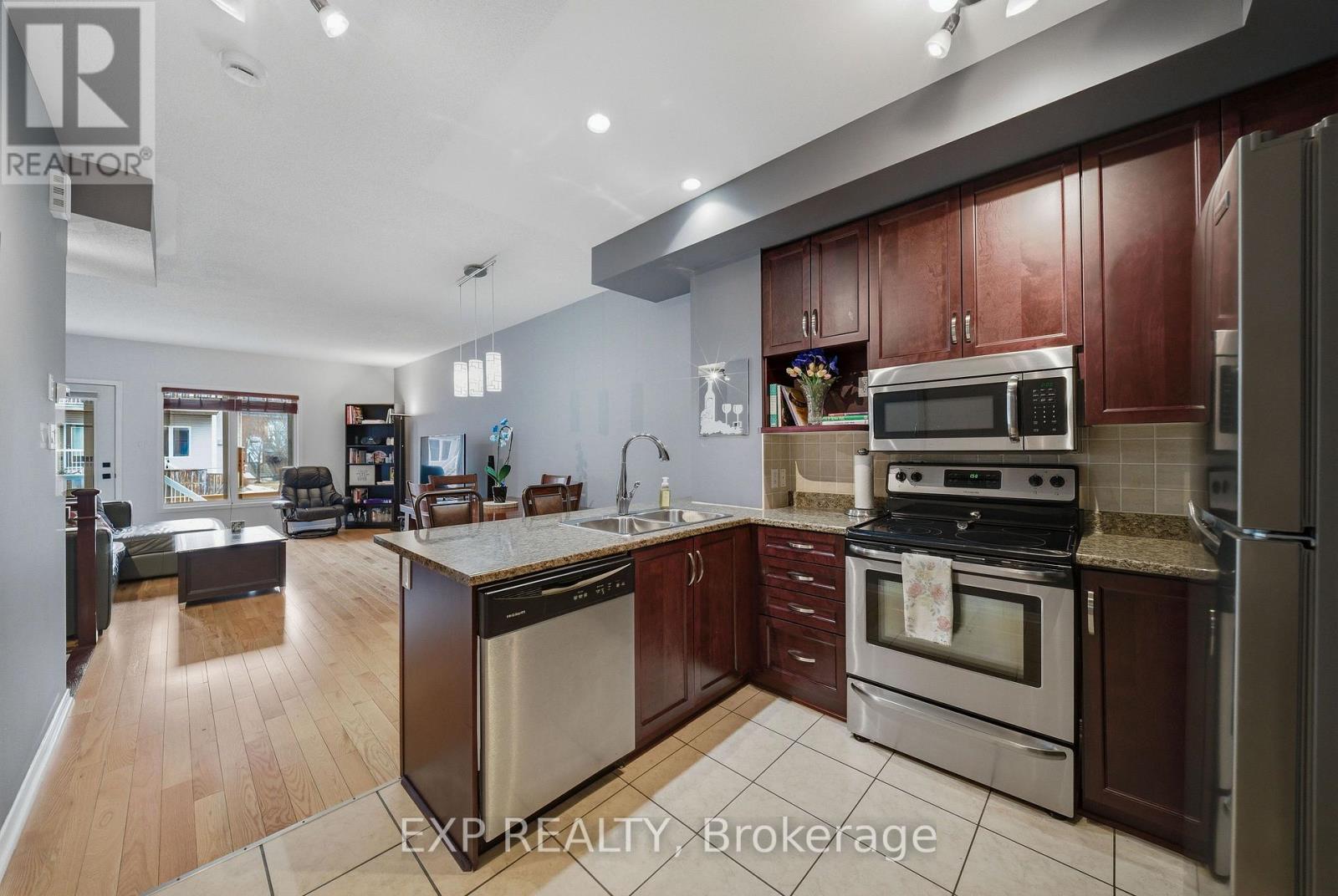 300 London Terrace, Ottawa, Ontario  K1K 2W2 - Photo 4 - X13041470