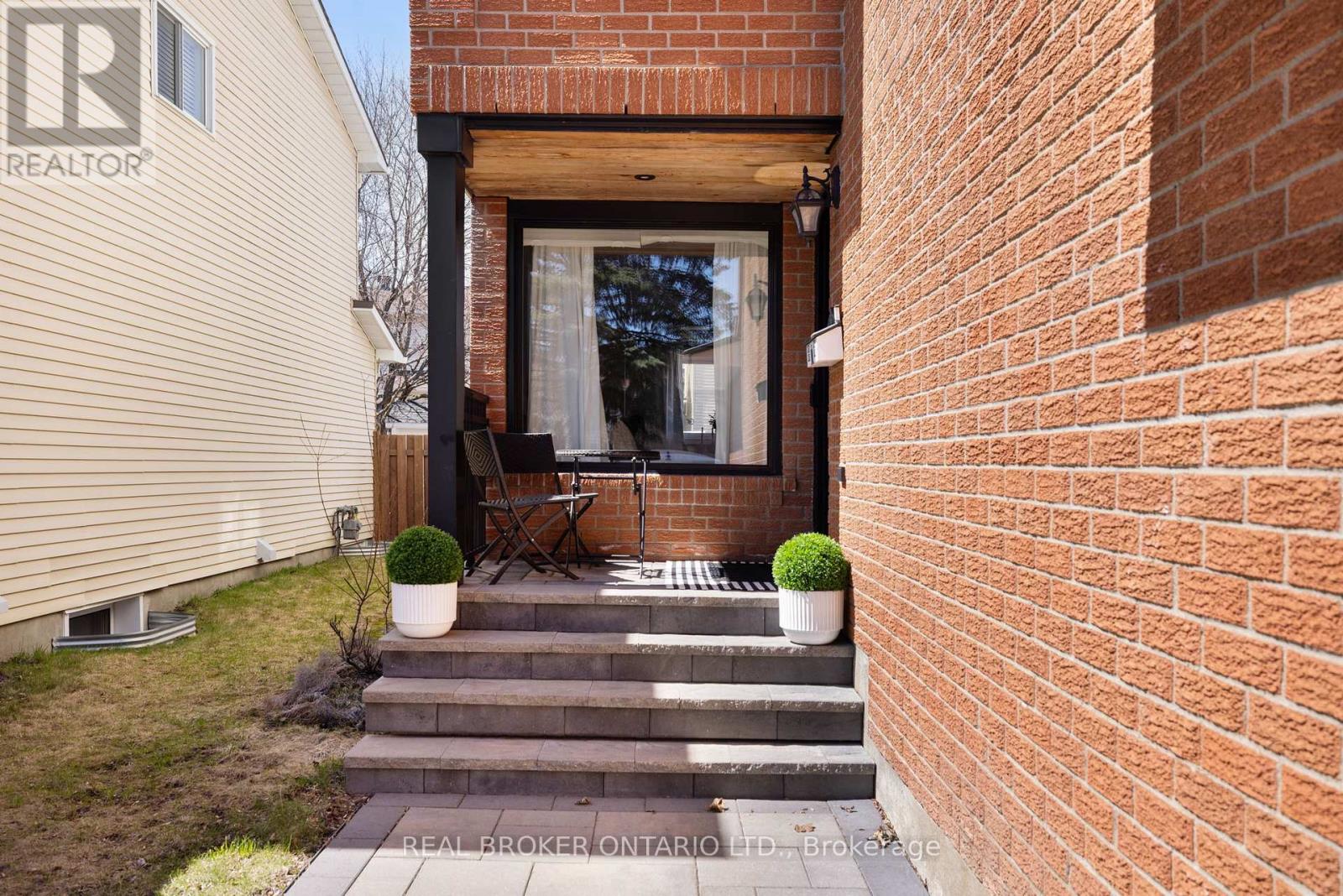 2058 Wildflower Drive, Ottawa, Ontario  K1E 3R3 - Photo 2 - X13041478