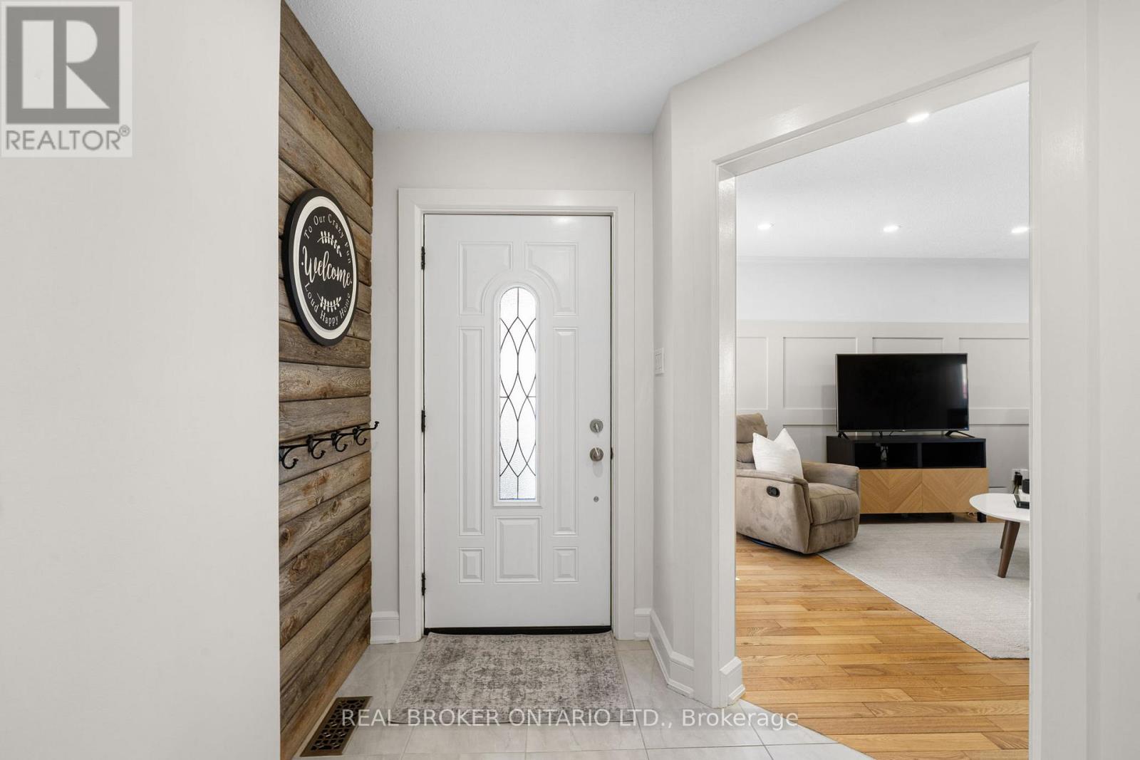 2058 Wildflower Drive, Ottawa, Ontario  K1E 3R3 - Photo 3 - X13041478