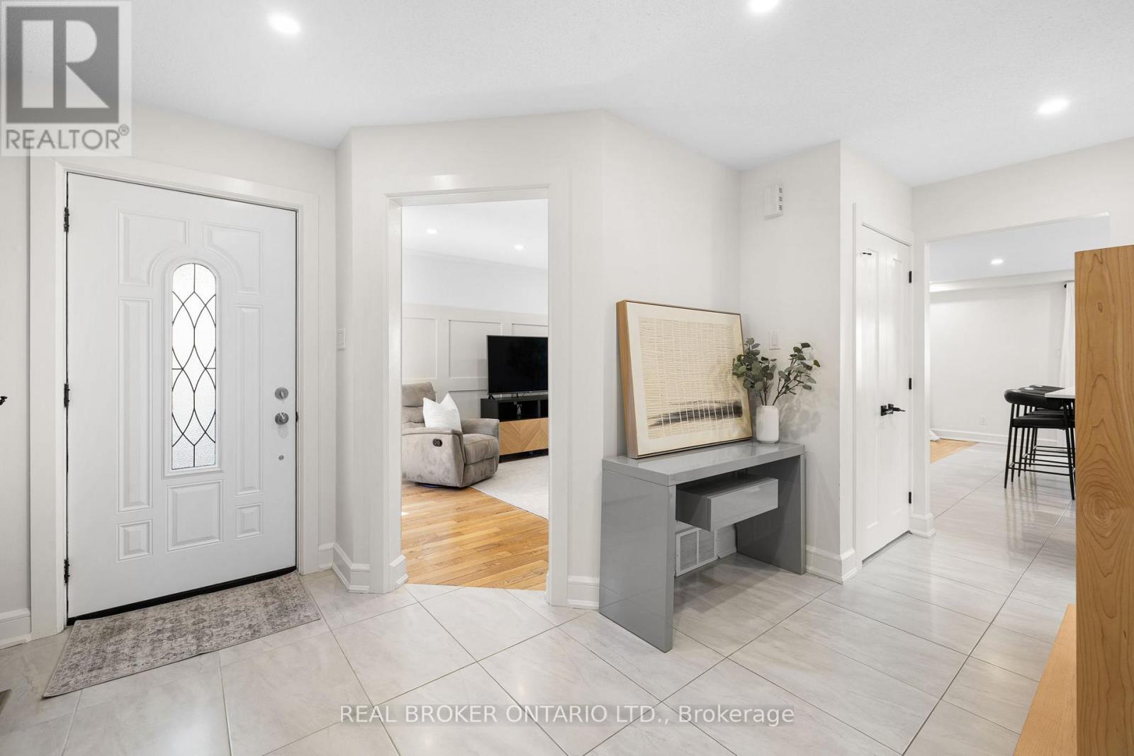 2058 Wildflower Drive, Ottawa, Ontario  K1E 3R3 - Photo 5 - X13041478