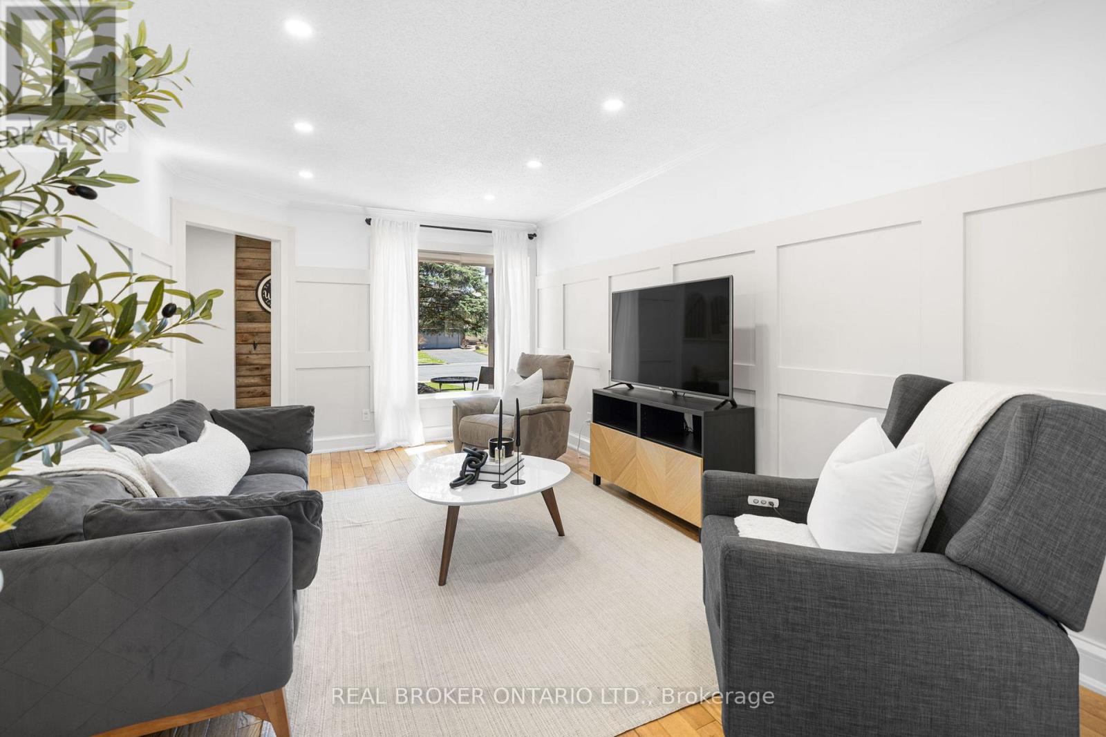 2058 Wildflower Drive, Ottawa, Ontario  K1E 3R3 - Photo 7 - X13041478