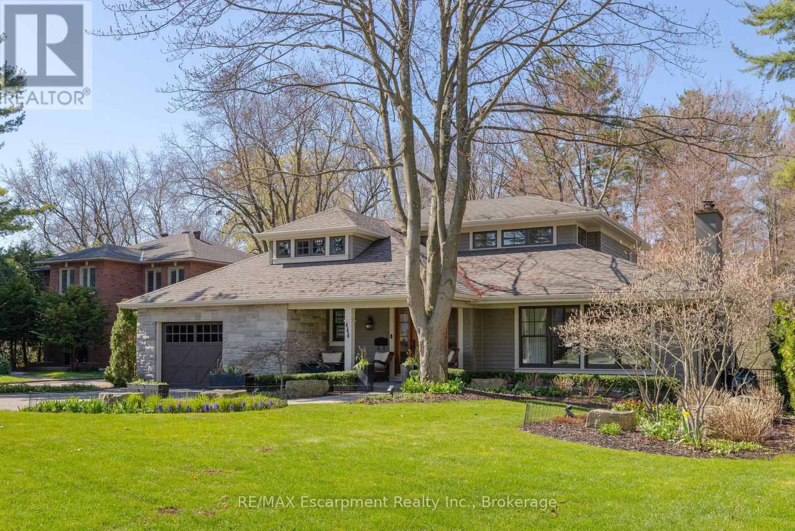 444 Drummond Road, Oakville, Ontario  L6J 4L4 - Photo 2 - W13041350