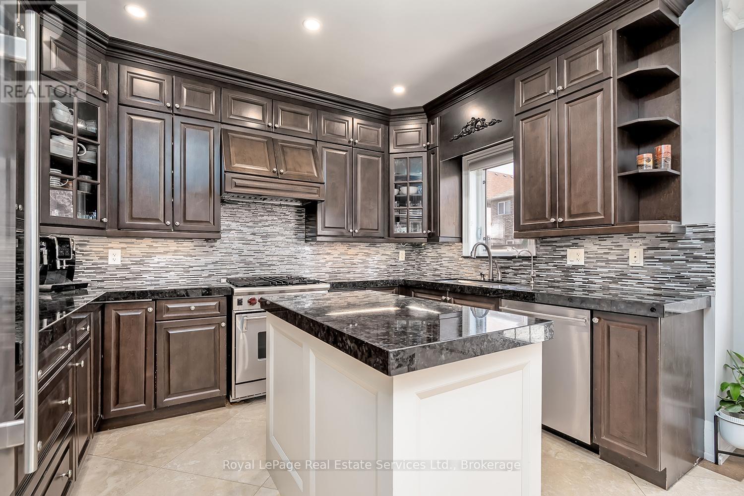 5447 Freshwater Drive, Mississauga, Ontario  L5M 0J8 - Photo 11 - W13041548