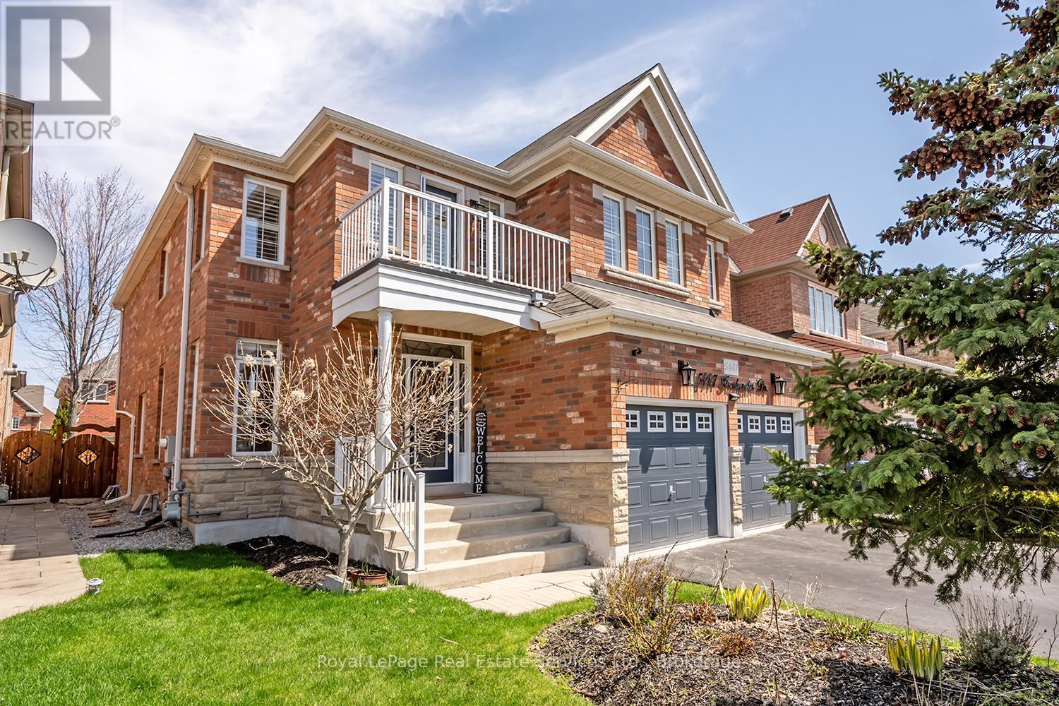 5447 Freshwater Drive, Mississauga, Ontario  L5M 0J8 - Photo 2 - W13041548