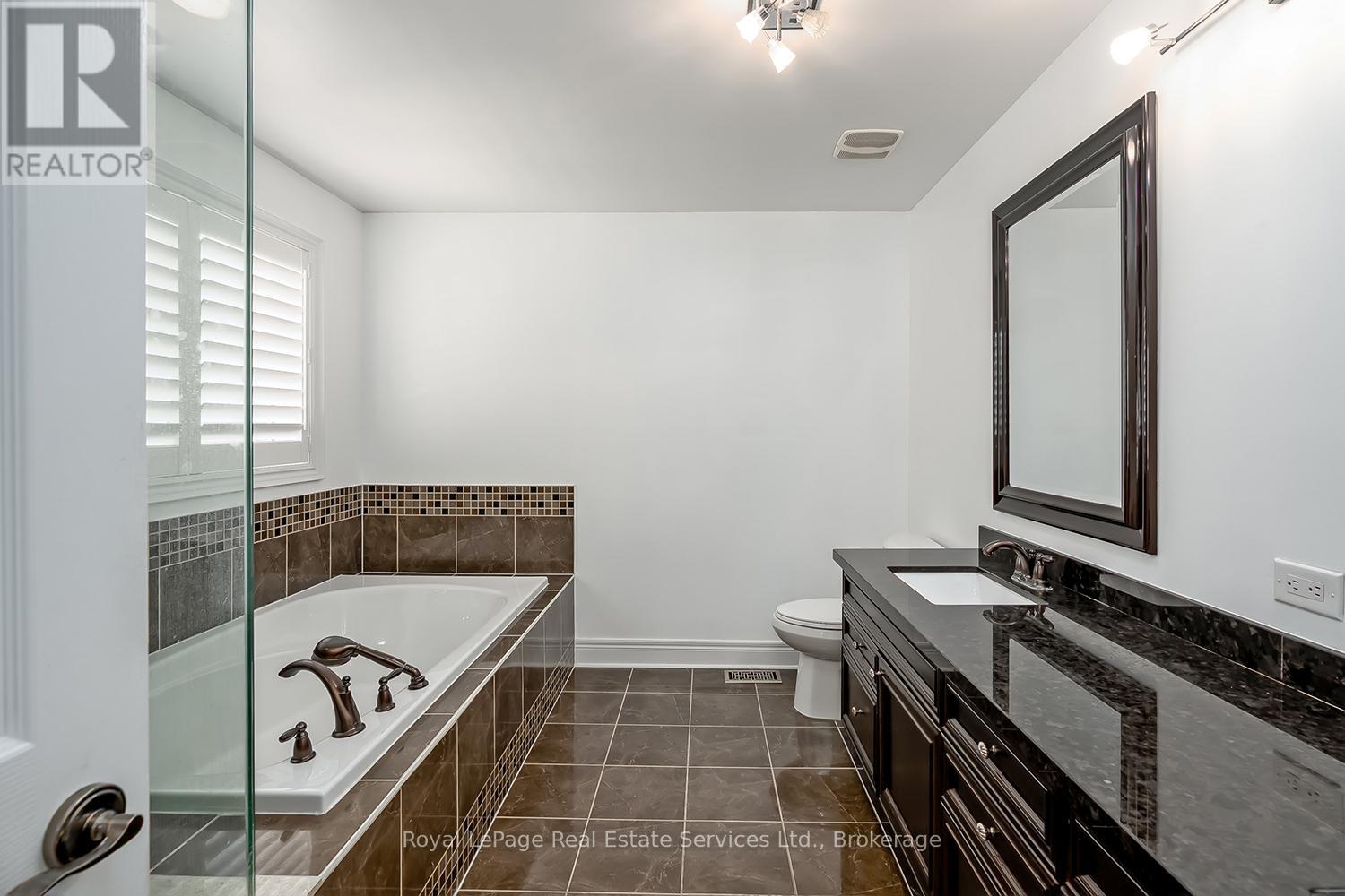 5447 Freshwater Drive, Mississauga, Ontario  L5M 0J8 - Photo 25 - W13041548