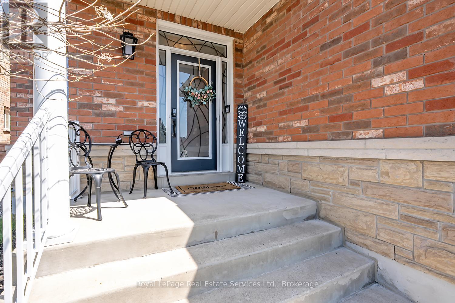 5447 Freshwater Drive, Mississauga, Ontario  L5M 0J8 - Photo 3 - W13041548