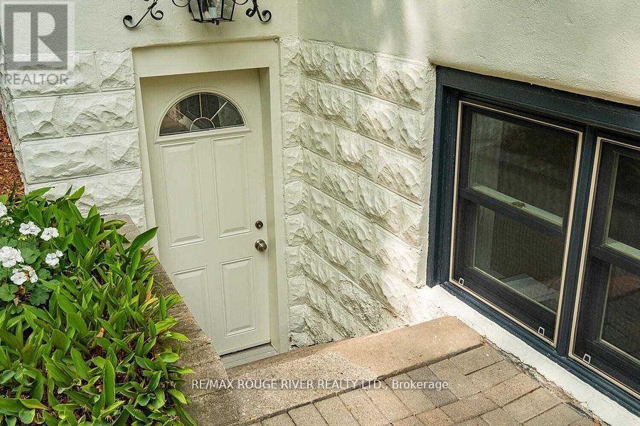 11 Donwoods Drive, Toronto, Ontario  M4N 2E9 - Photo 10 - C12904998