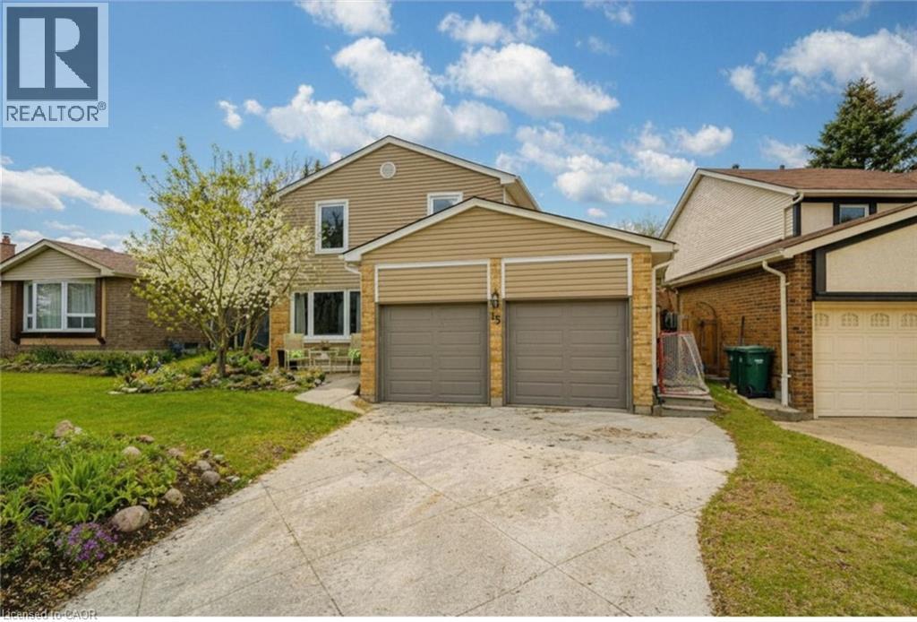 15 DEERWOOD Crescent, Kitchener, Ontario