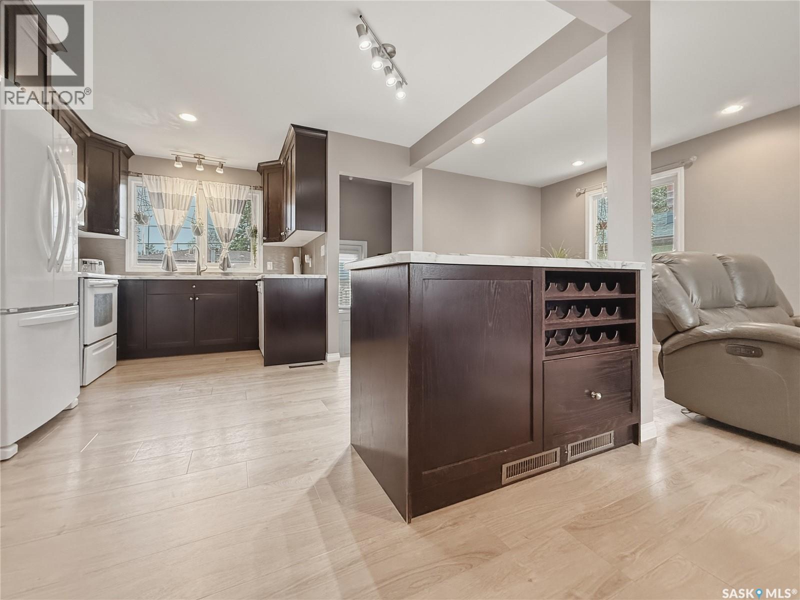 488 3rd Avenue Se, Swift Current, Saskatchewan  S9H 3K8 - Photo 8 - SK033495