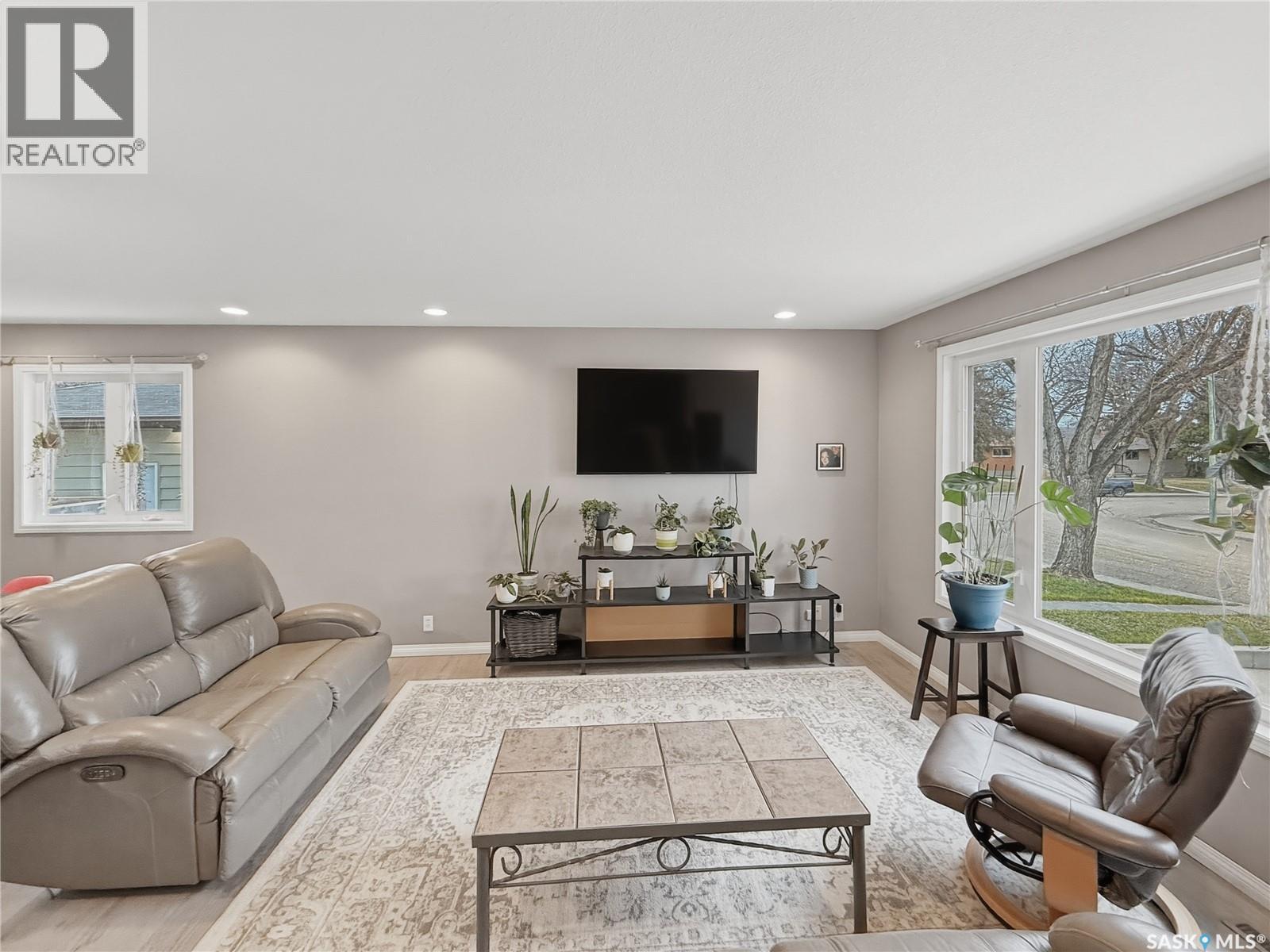 488 3rd Avenue Se, Swift Current, Saskatchewan  S9H 3K8 - Photo 5 - SK033495