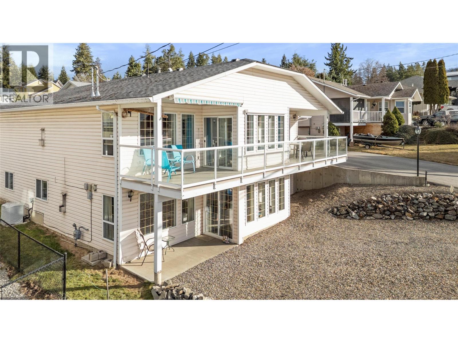 430 20 Street SE, Salmon Arm, British Columbia  V1E 1J4 - Photo 3 - 10376552